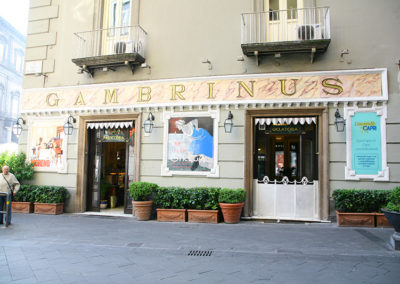 Gambrinus, Street Chiaia