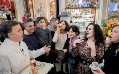 Flash mob della canzone napoletana a sorpresa al Gran Caffè Gambrinus